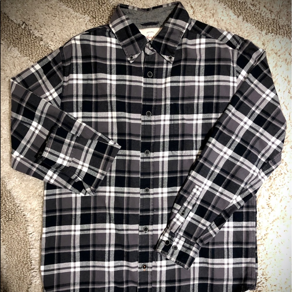 Men’s Button Down Shirt. Black/White. Size Medium